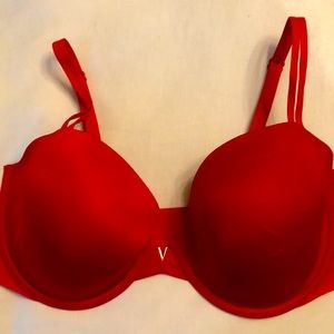 Lightly lined smooth shape, Demi bra. Red